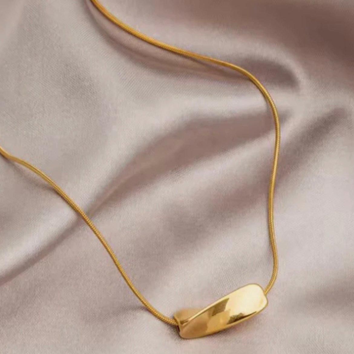 Twisted Pendent